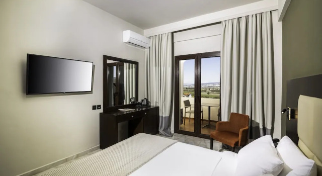 Двухместный номер Standard с балконом и с красивым видом из окна Heaven Hotel
