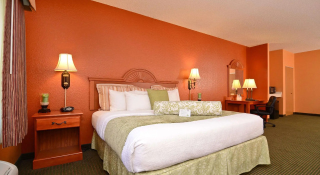 Doppel Suite AmericInn by Wyndham Grinnell