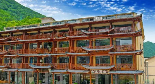 Shennongjia Plateau Red Homestay (Dajiuhu Pingqian Ancient Town Branch), Prenota Hotel Shennongjia Hubei