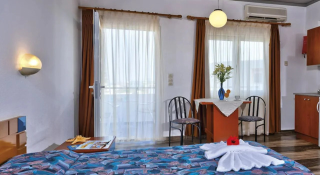 Hotel Koukouras-Lia Apartments, Забронировать Апартаменты/квартира Отели Айия-Марина-Неа-Кидония с завтраком, Завтраки