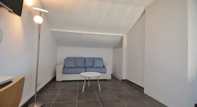 Modern duplex apartment 4 persons near train station Acropolis in Nice