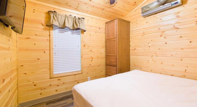 Jellystone Park™ at Birchwood Acres, Rezervați Casă de vacanță Greenfield Park 