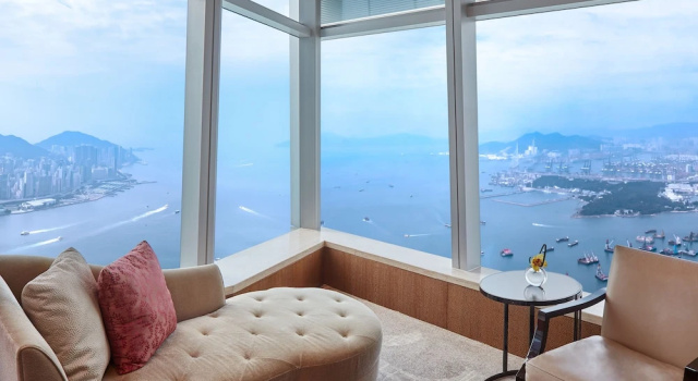 Двухместный люкс с доступом в клубный лаунж Deluxe c 1 комнатой с видом на море The Ritz-Carlton, Hong Kong