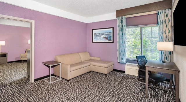 La Quinta Inn & Suites Norfolk Airport, Reservar Hotel Norfolk Virgínia