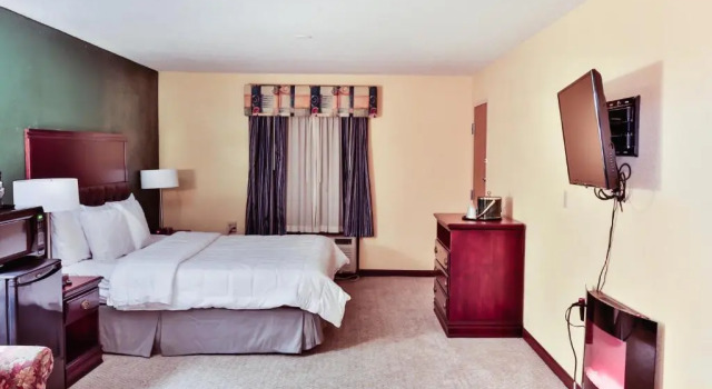 Люкс Deluxe The View Inn & Suites Bethlehem / Allentown / Lehigh Airport