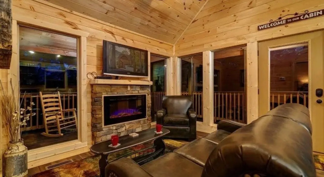 A Cozy Mountain Hideaway - 1 Bedrooms, 1 Baths, Sleeps 4 1 Cabin by RedAwning