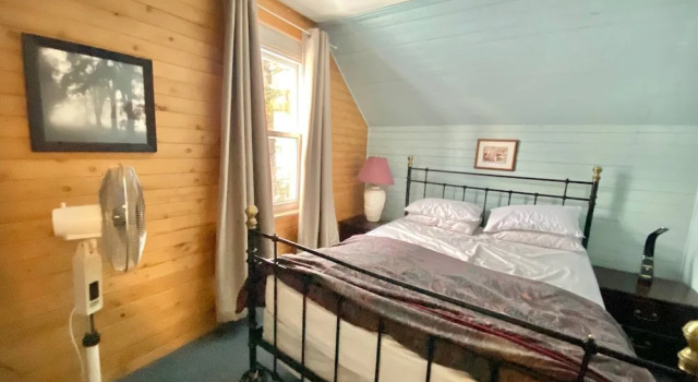 4 Bedroom Cottage on Manitoulin Island Next to Sand Beaches, Забронировать Дом для отпуска Сентрал Манитулин 