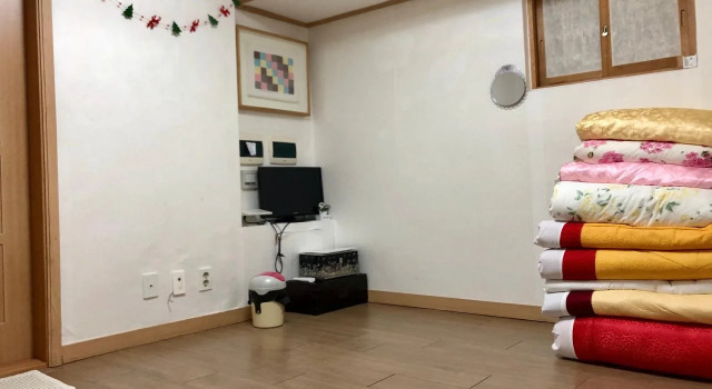 Moon Hanok Guesthouse, Забронировать Отель Отели Сеула с завтраком, рядом с Станция метро Jongno 3-ga Station, Завтраки