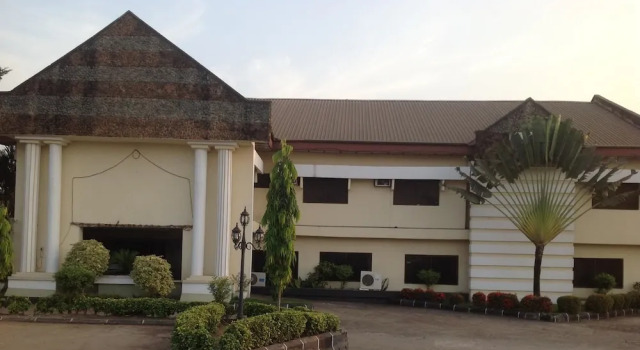 Eastern Comfort and Suites, Rezerwuj Hotel Umuahia Imo