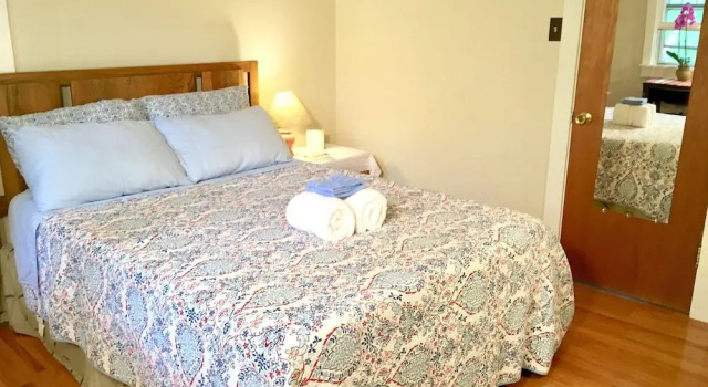 The Cape Cod House, Book Hotel Potsdam New York State