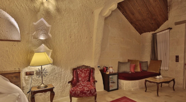 Romance Cave Suites