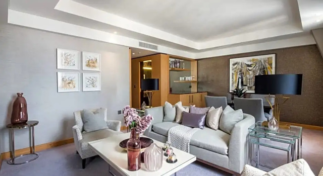 Двухместный Suite с доступом в лаунж зону Deluxe c 1 спальней Conrad London St James