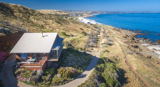 Cliffs End Beach Shack - 105 Gold Coast Drive, Carrickalinga, Book Hotel Carrickalinga South Australia