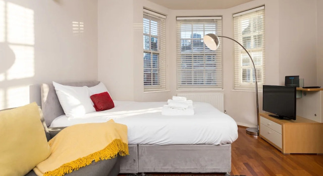 2 Bedroom Flat Sleeps 4 in Pimlico