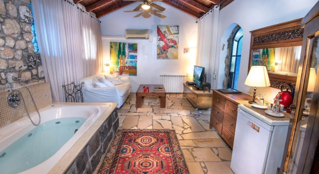 Pina Barosh, Book Bed and Breakfast Hoteller i North District Israel med parkering, Parkering