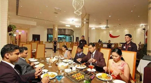 Двухместный полулюкс La Rosa Hotel, Juffair