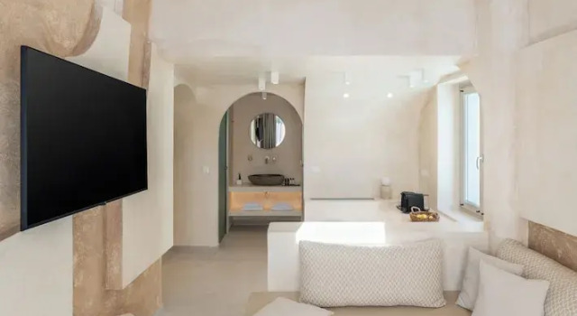 Номер Standard с балконом Heyday Luxury Suites