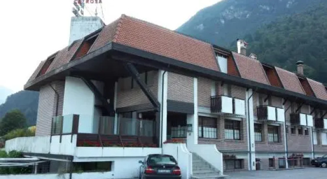 Albergo La Rosa, Book Hotel Hoteller i Friuli Venezia Giulia med parkering, Parkering
