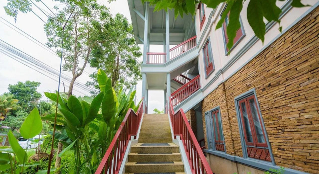 Ma Doo Bua Phuket (มาดูบัวภูเก็ต)