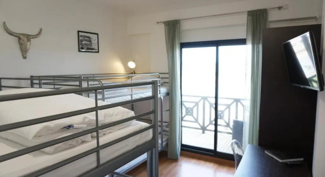 Кровать в общем номере Single Fin Hotel & Lodge