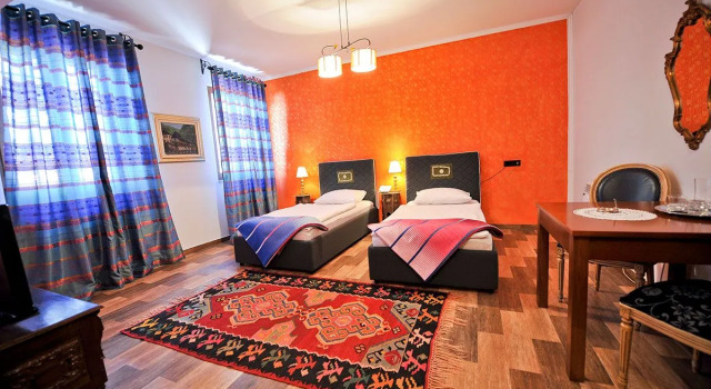 MICHELE Hotel, Забронировать Отель Отели Сараево с парковкой, рядом с Улица Башчаршия, Парковка