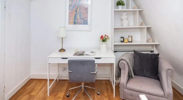 Spacious 3BR 2BA Flat in Central Soho, Забронировать Апартаменты/квартира Лондон Большой Лондон, рядом с Оксфорд Циркус