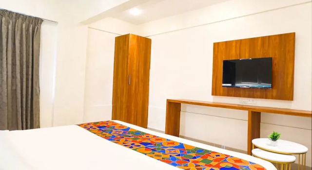 Люкс Luxury Fabhotel Majestic Inn
