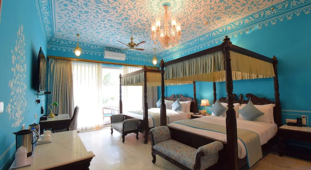 Umaid Farm Resort- A Legacy Vintage Stay In Jaipur, Забронировать Фермерский дом Отели штата Раджастхана с парковкой, Парковка