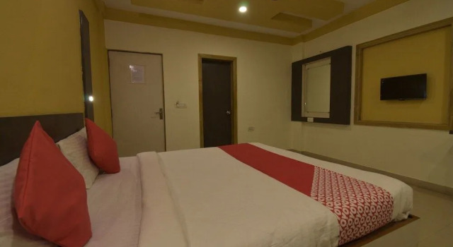 OYO 23516 Hotel Laxmi