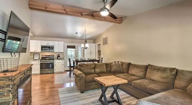 Коттедж Patio, Fenced Yard: Pet-friendly Pinetop Cabin!