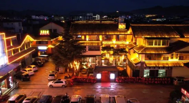 Yipinji | Mont Hidden Mist · Zen Style Designer Resort Courtyard (Lijiang Old Town Water Truck Shop), Book Ferieresort Hoteller i Lijiang med parkering, Parkering