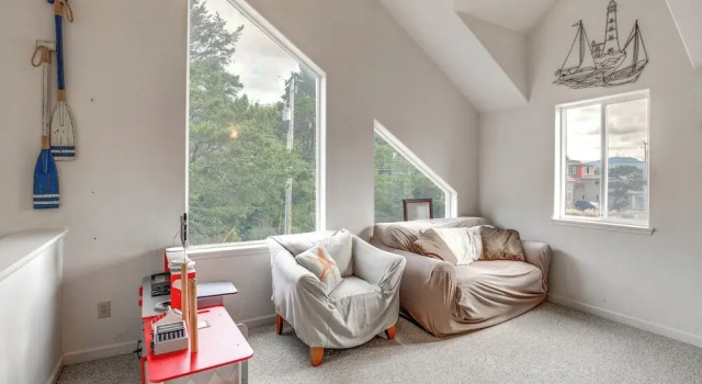 Relaxing Lincoln City Coastal Escape Near Beach!