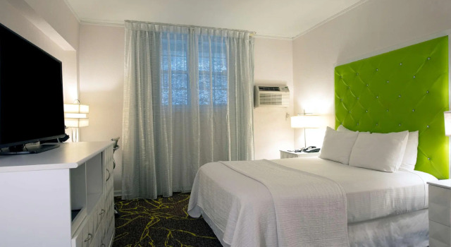 Двухместный номер Standard The Roslyn, Tapestry Collection by Hilton