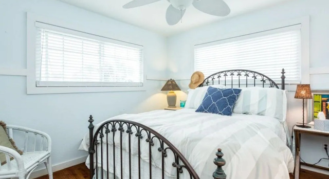 Galveston Canal House with Pool by RedAwning, Varaa Hotelli Jamaica Beach USA