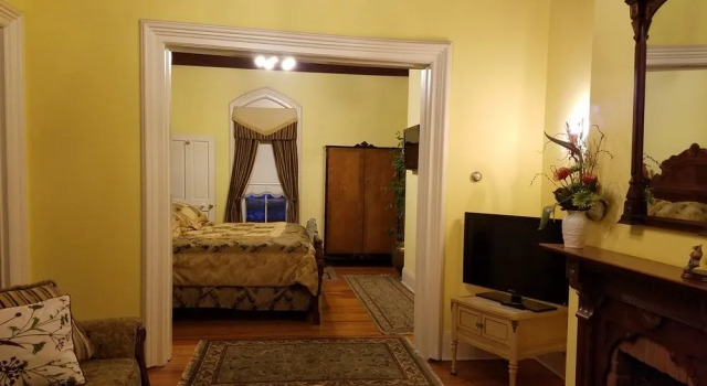 The Carriage House Inn