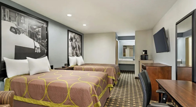 Четырёхместный номер Standard Crystal Inn Northeast Houston Downtown I-610