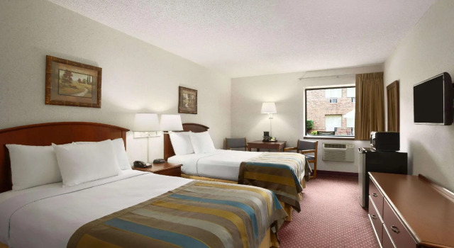 Четырёхместный номер Standard Days Inn by Wyndham Middletown