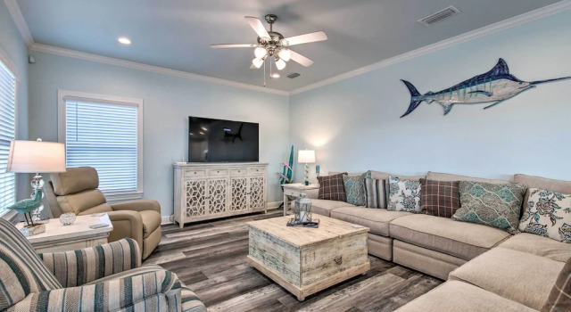 Luxe Stilted Home w/ Kayaks: Walk to Beach, Varaa Lomakoti Huvilat kohteessa Alabama, Villa