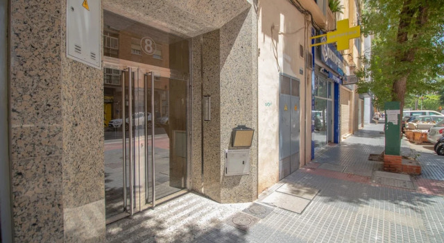 Bright Málaga Beach and Downtown Apartment, Забронировать Апартаменты/квартира Карретера-де-Кадис Малага, рядом с Железнодорожный вокзал Малаги
