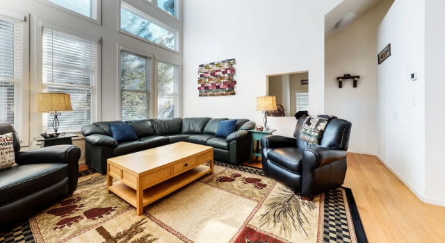 Snowcreek V 840 Spacious with Mountain Views, Gas Grill, Washer Dryer and More by RedAwning