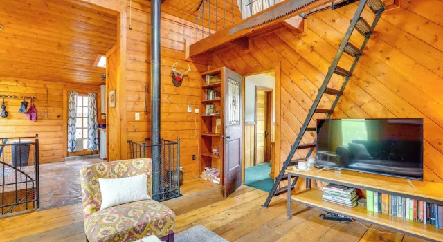 Bisbee Vacation Rental w/ Mountain Views & Sunroom, Book Feriehus Sommerhuse i Bisbee, Hytte