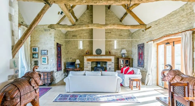 Classical Cotswolds Barn Conversion by Nature Rese