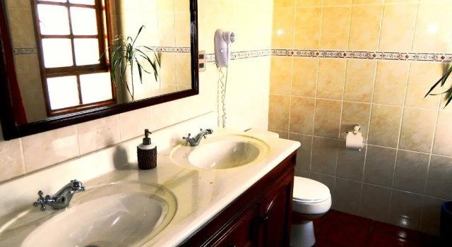 Camera Standard Hostal Torre de Babel