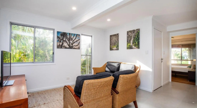 Surf Gums + Sleeps 8 + Pet Friendly + Ocean Views