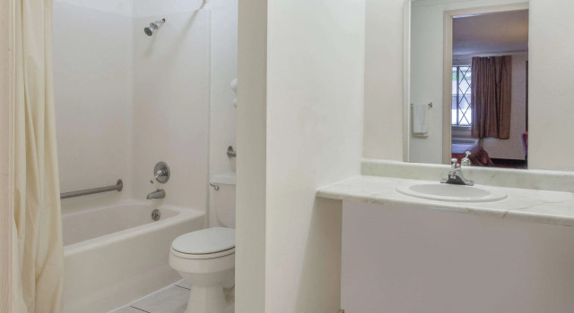 Номер Standard Knights Inn Farmington Hills