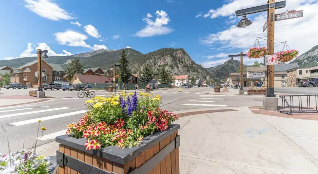 Апартаменты Incredible Lake Views, On Lake & Recpath, Skiing Nearby, Balcony by Summit County Mountain Retreats