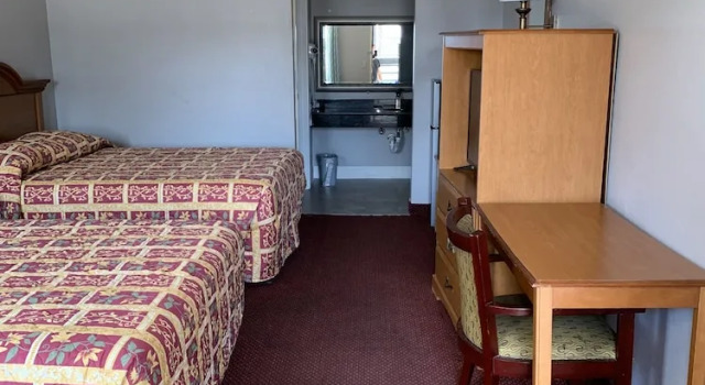 Четырёхместный номер Economy Bayfront Inn Biloxi