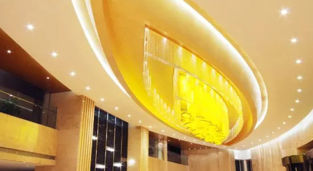 Plaza Holiday Inn Jiayuguan, Rezerwuj Hotel Hotele biznesowe w Gansu, 4* 5*