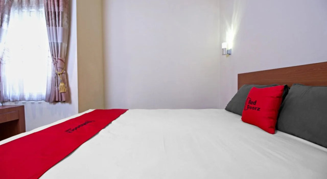 Panyawangan Guesthouse by RedDoorz, Rezervovat Hotel Bandung Wetan 