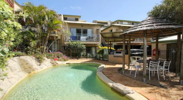 SHEOAKS - Funky 2 bed unit + 100m to beach + pool